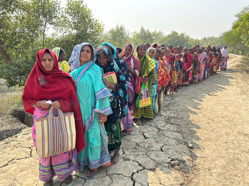 Blanket Distribution to Tiger Widows